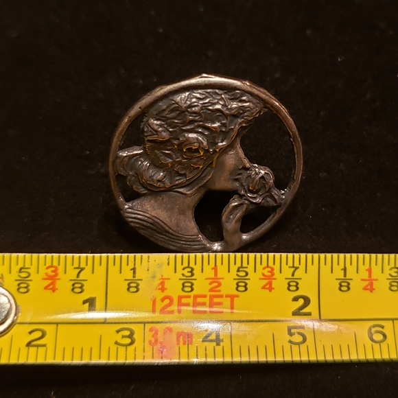 Antique Art Nouveau lady w/flower pendant or pin 😍🥰 - Picture 3 of 9